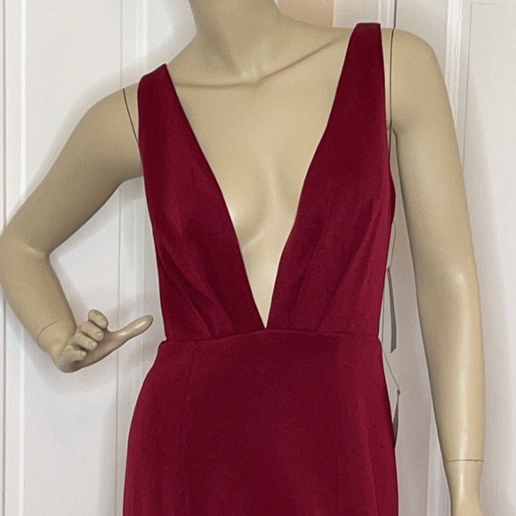 LuLu’s Adelina Burgundy Sleeveless Mermaid Maxi Dress - Picture 4 of 11